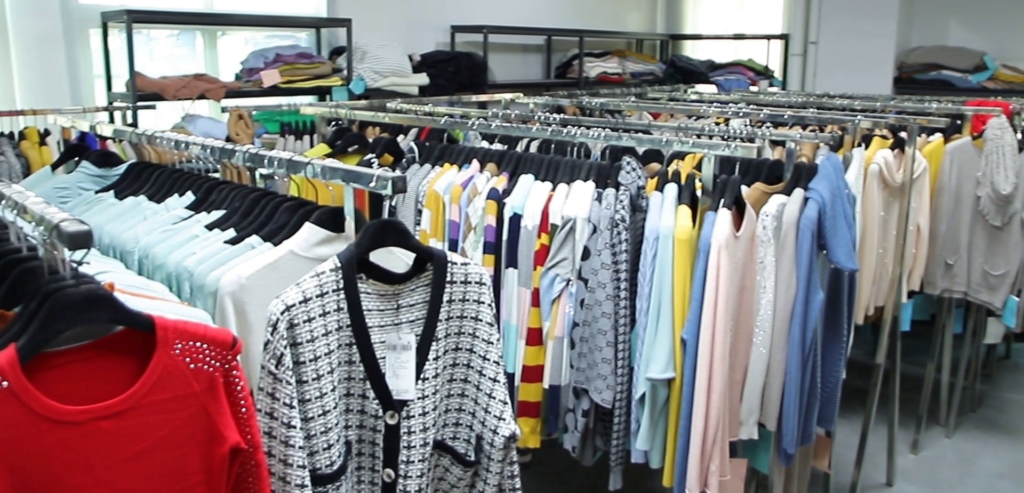 Common Mistakes to Avoid When Sourcing Custom Women’s Knitwear women’s knitwear sample development