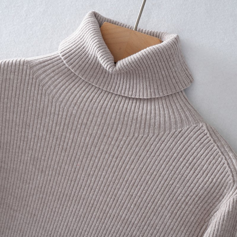 textured women’s knitwear design